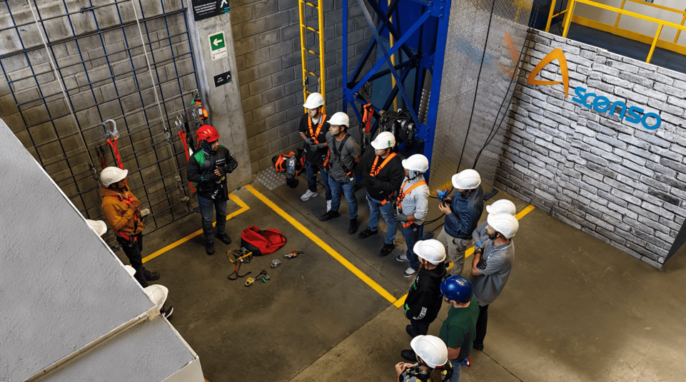 Reentrenamiento sectorial 4272 - Ascenso seguridad en alturas