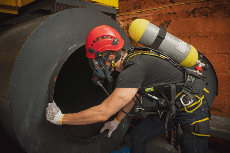 Curso de Confinado Vigía - Formación en supervisión de trabajos en espacios confinados - Ascenso SST