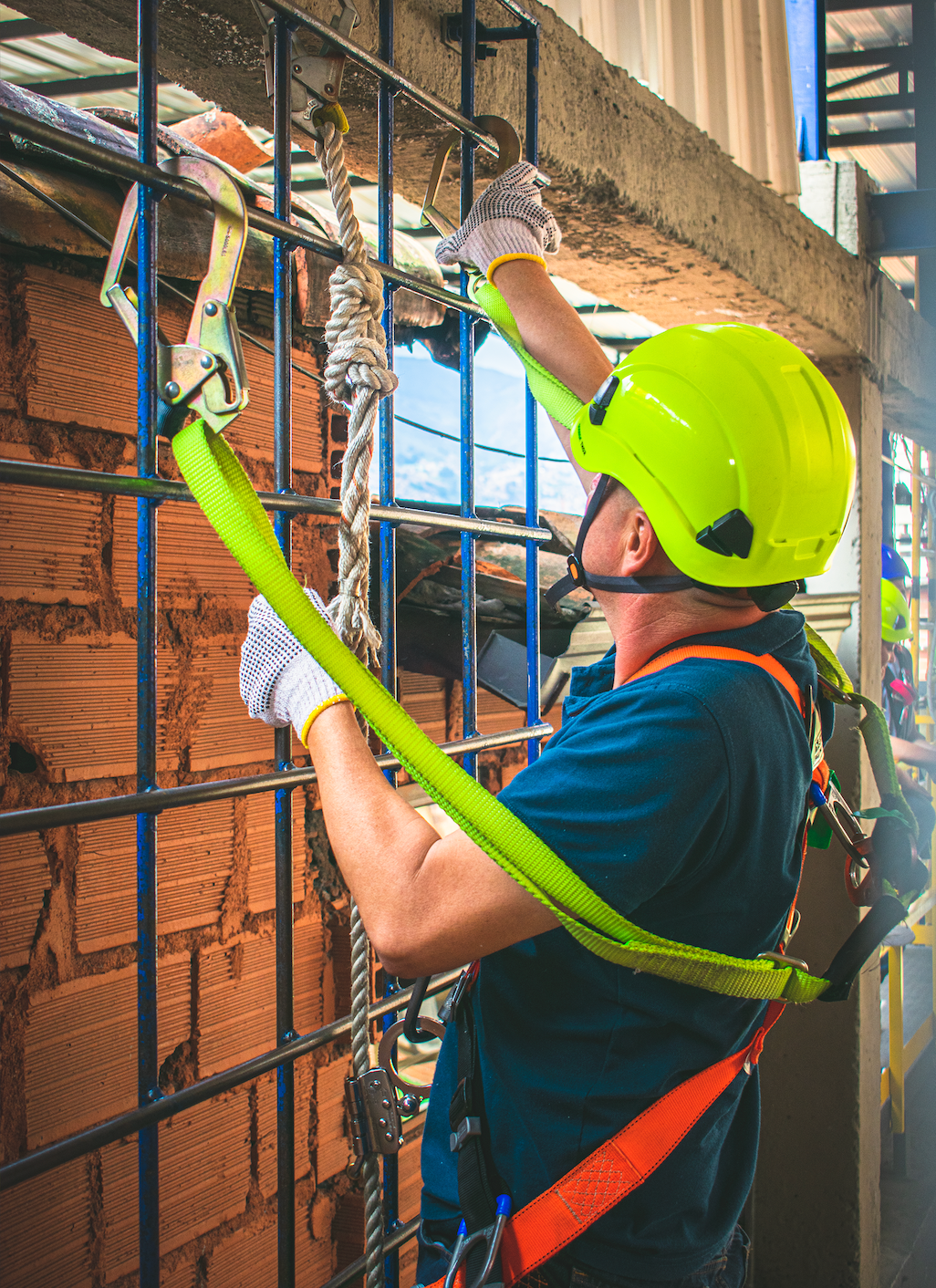Reentrenamiento sectorial 4272 - Ascenso seguridad en alturas